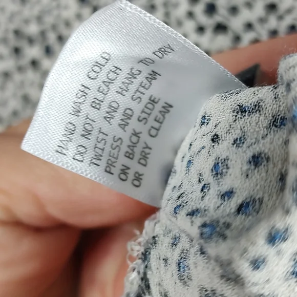 Cynthia Rowley Floral Print V-neck Top - Picture 6 of 10